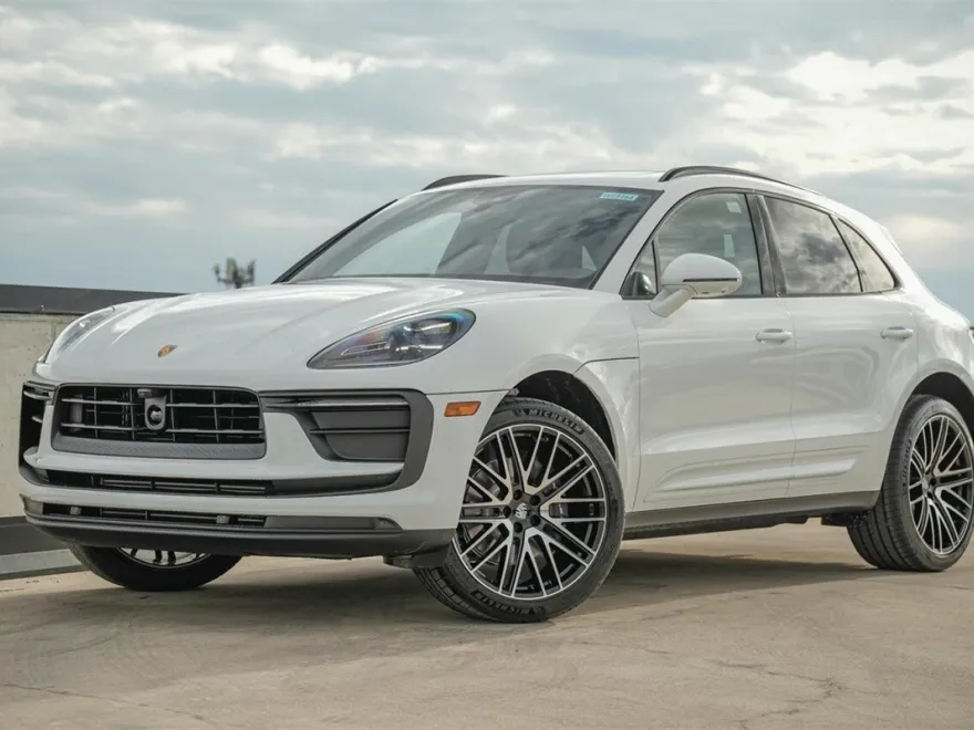 2025 Porsche Macan Base photo 1