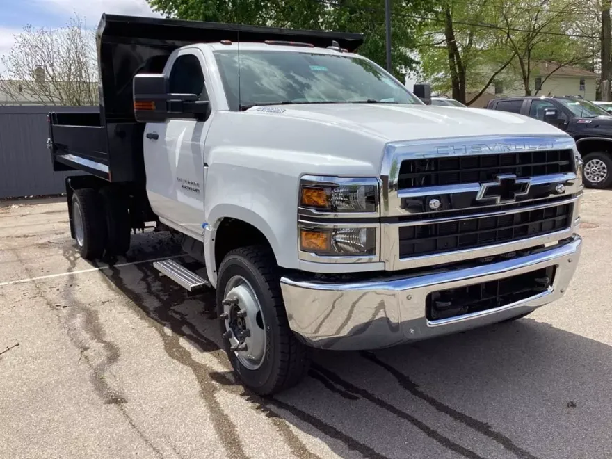 2023 Chevrolet Silverado 5500HD Work Truck photo 1