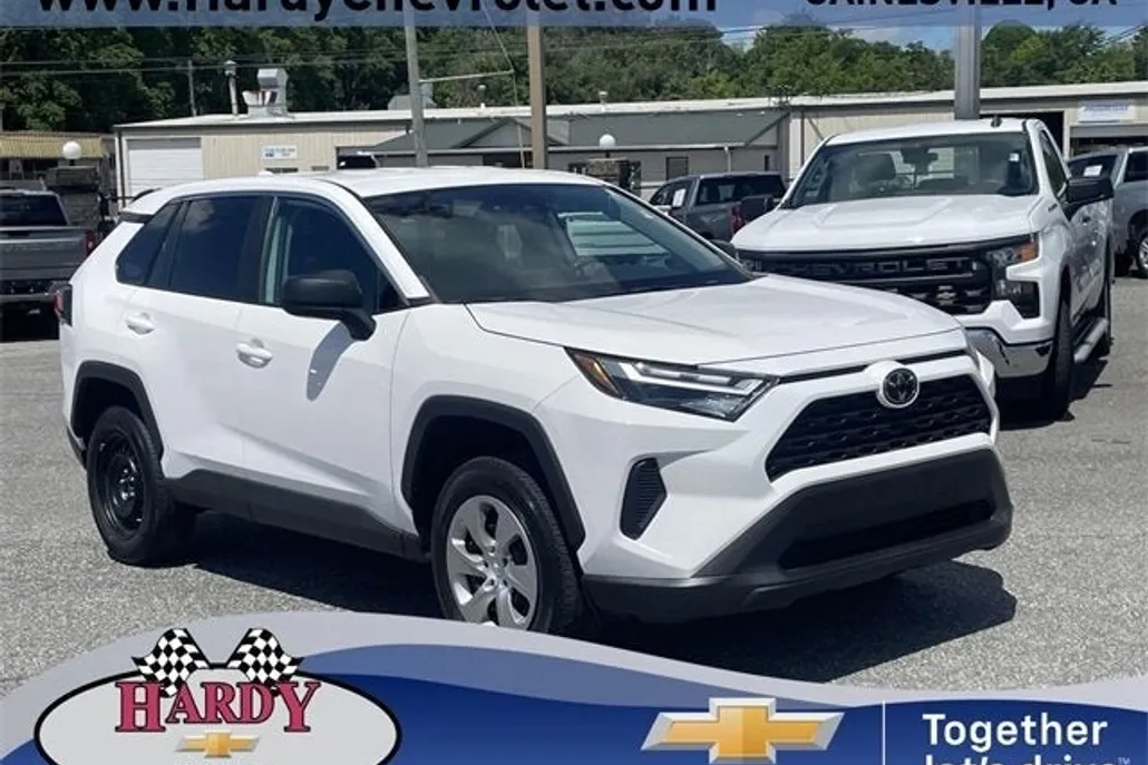 2023 Toyota RAV4 LE photo 1