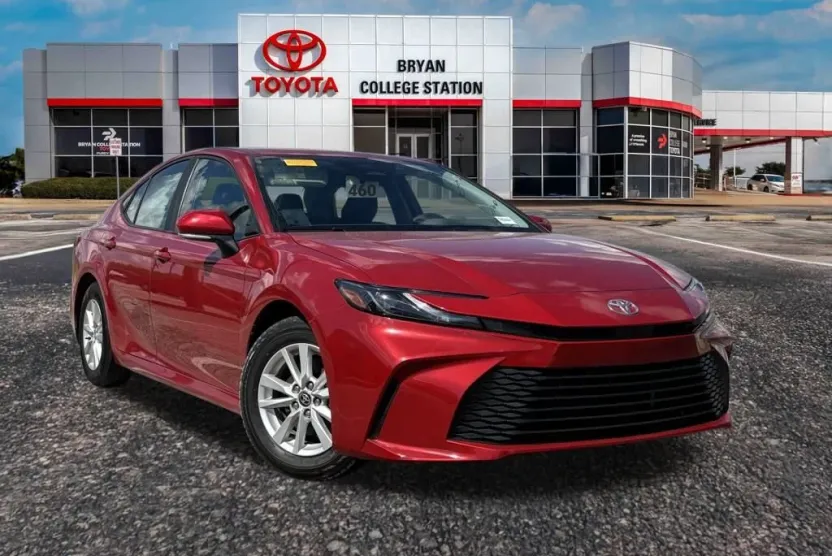 2025 Toyota Camry LE photo 1