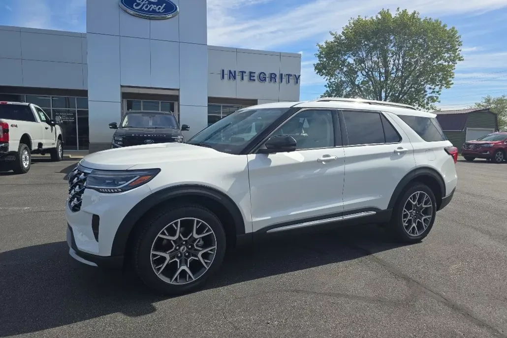 2025 Ford Explorer Platinum photo 1
