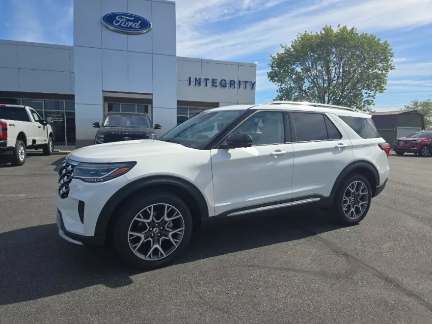 2025 Ford Explorer Platinum photo 1