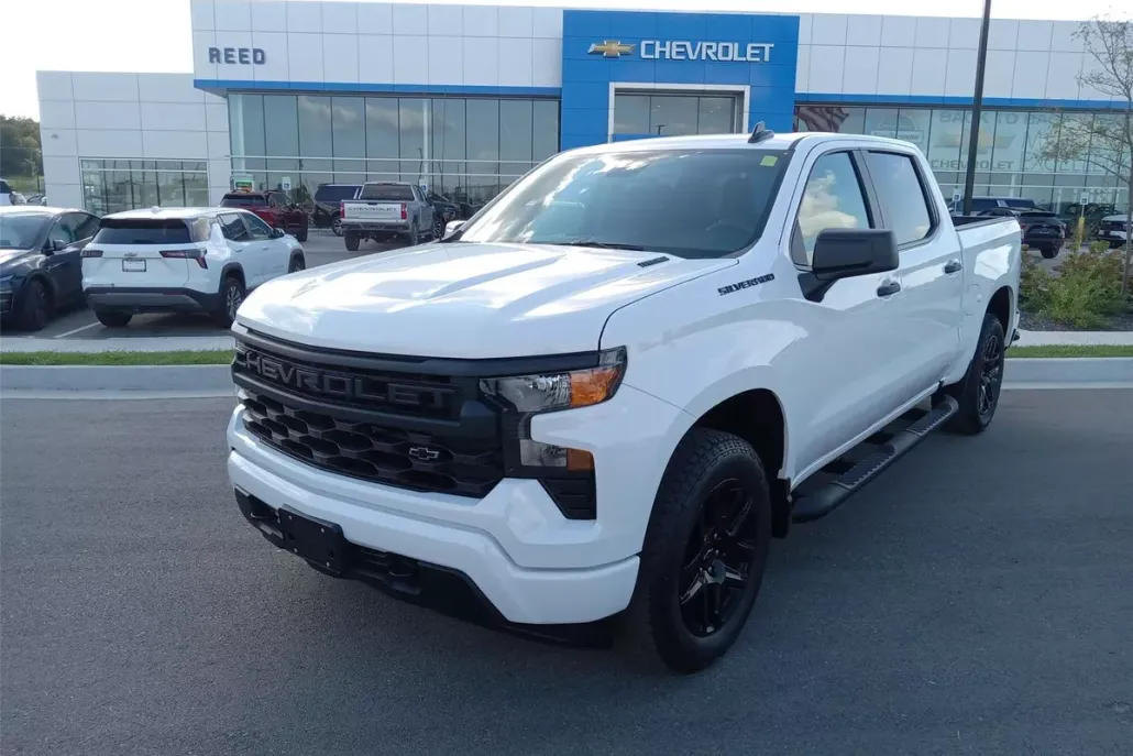 2026 Chevrolet Silverado Custom photo 1