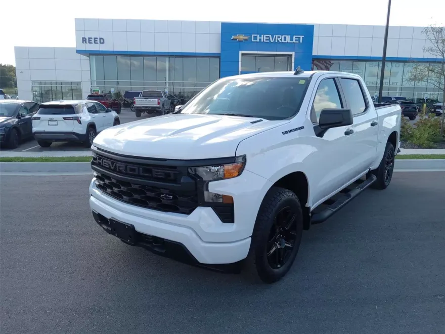 2026 Chevrolet Silverado Custom photo 1