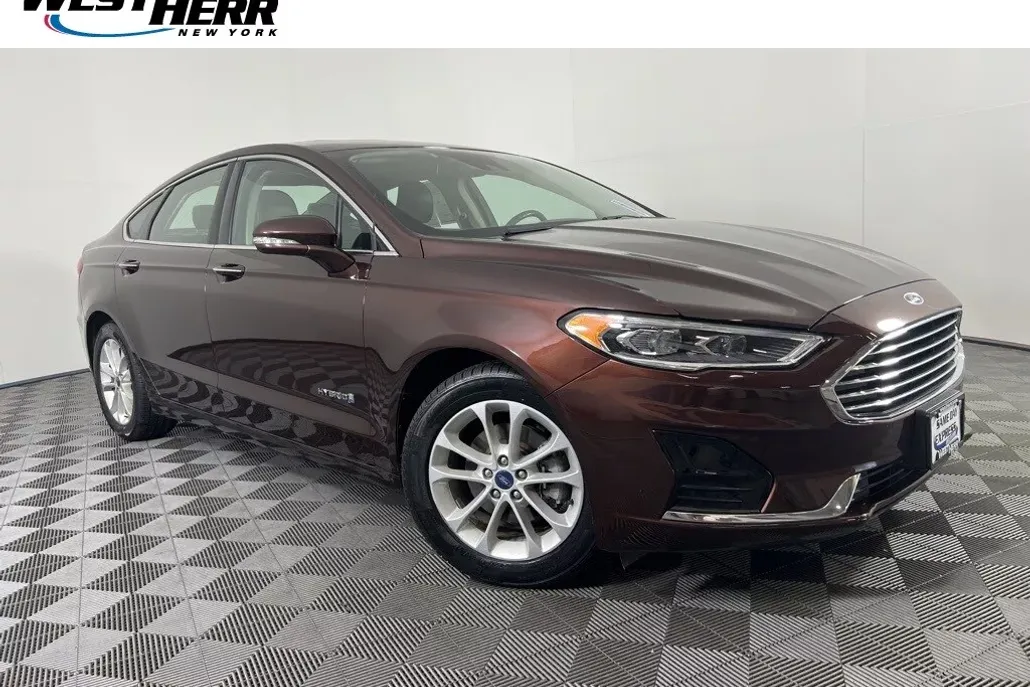 2019 Ford Fusion Hybrid SEL photo 1