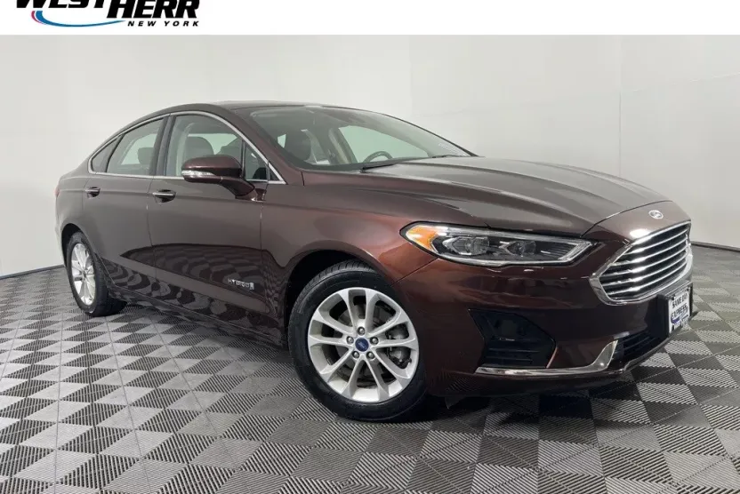 2019 Ford Fusion Hybrid SEL photo 1
