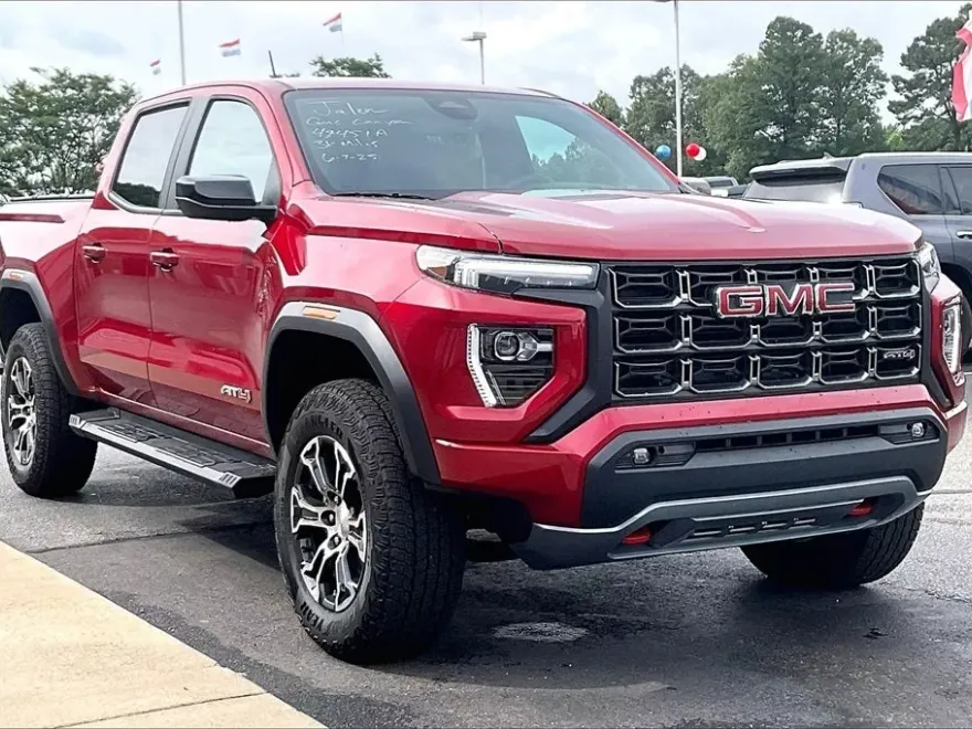 2024 Gmc Canyon Denali photo 1