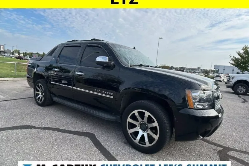2011 Chevrolet Avalanche LTZ photo 1