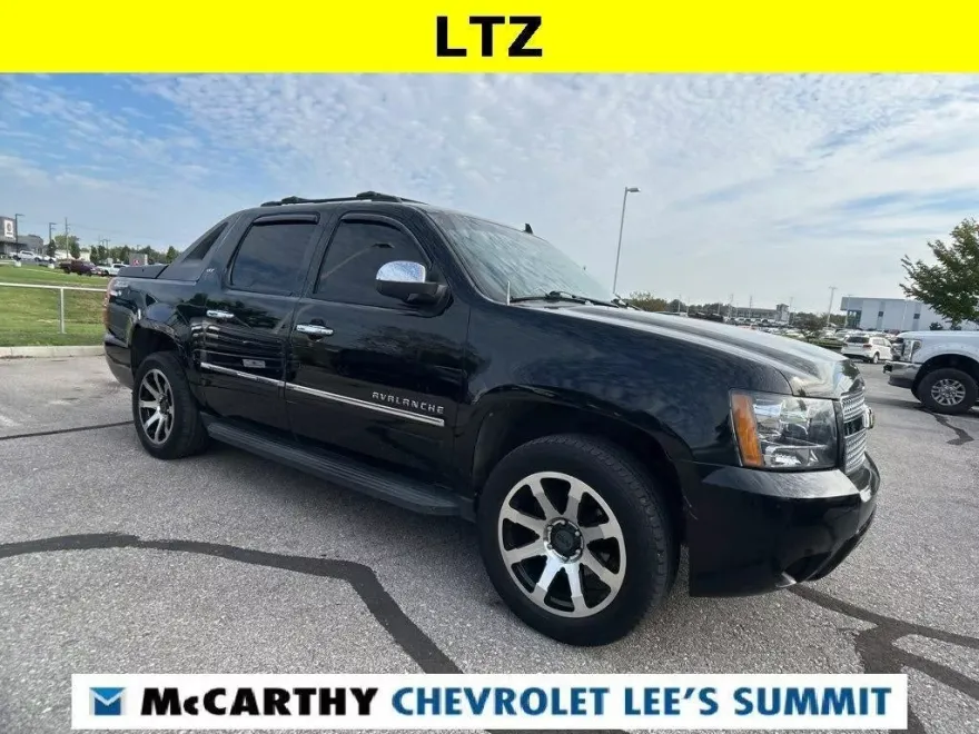 2011 Chevrolet Avalanche LTZ photo 1