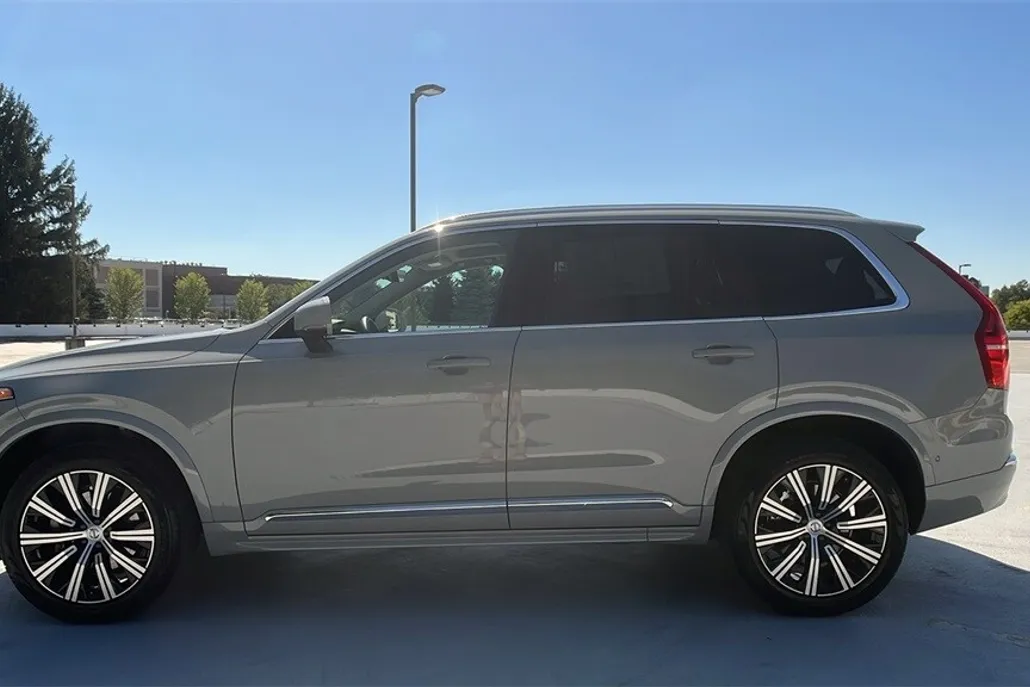 2025 Volvo XC90 Plus photo 1