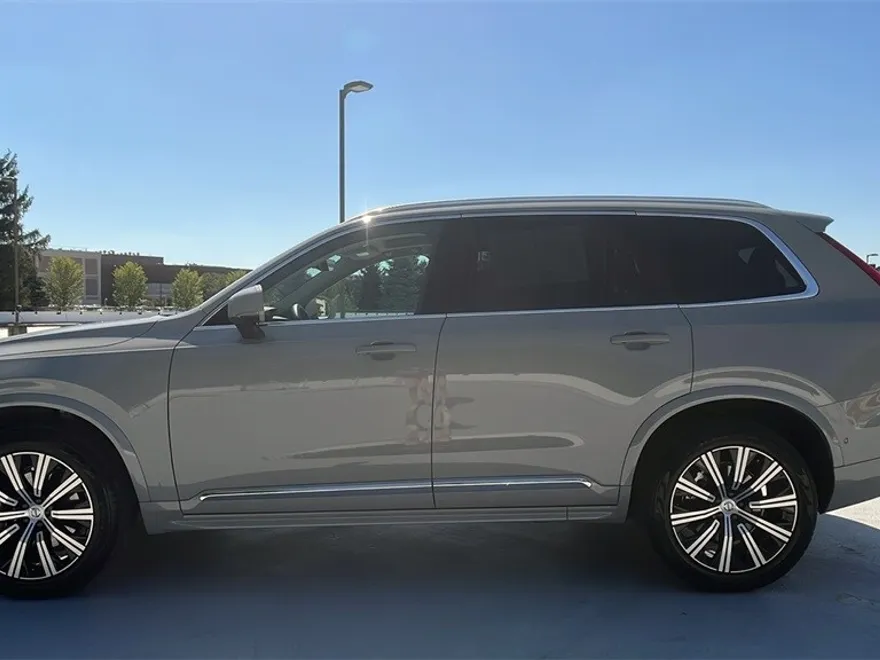 2025 Volvo XC90 Plus photo 1