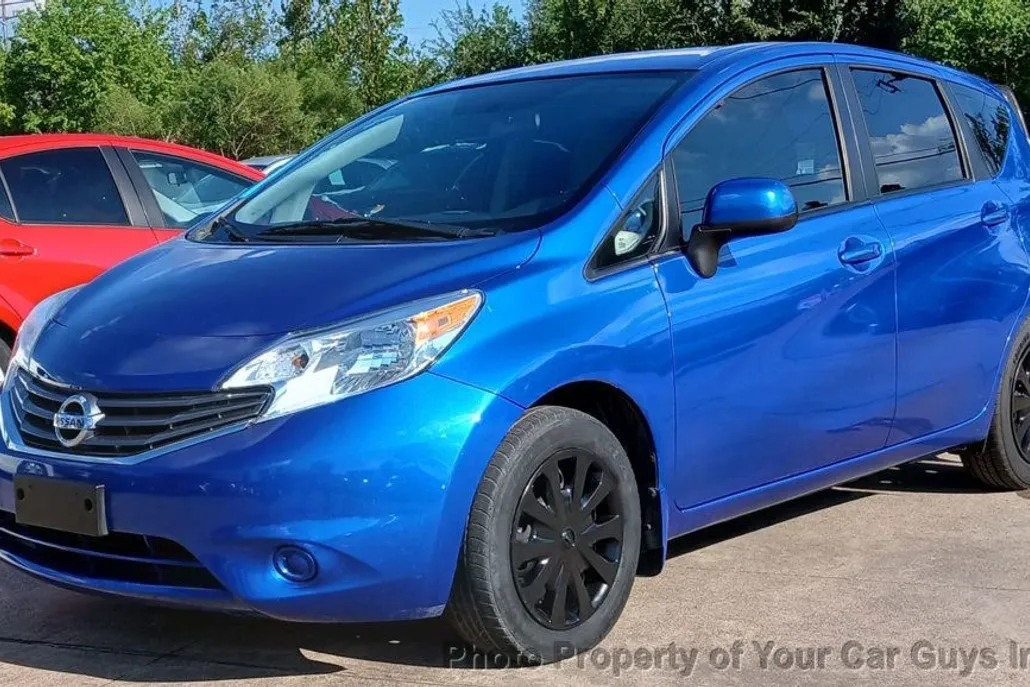 2014 Nissan Versa Note SV photo 1