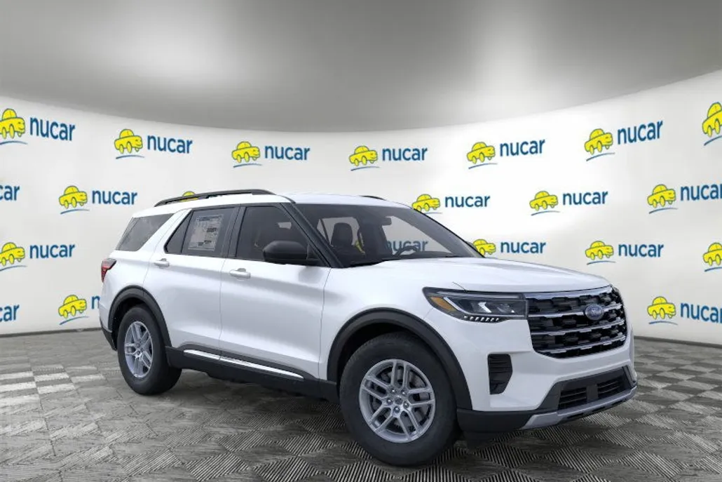 2025 Ford Explorer photo 1