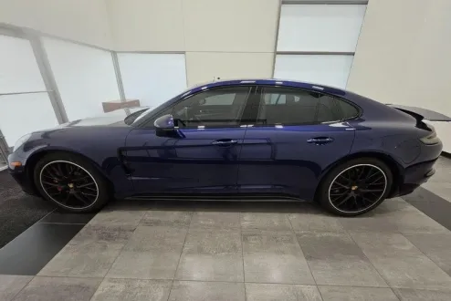 2020 Porsche Panamera GTS photo 2