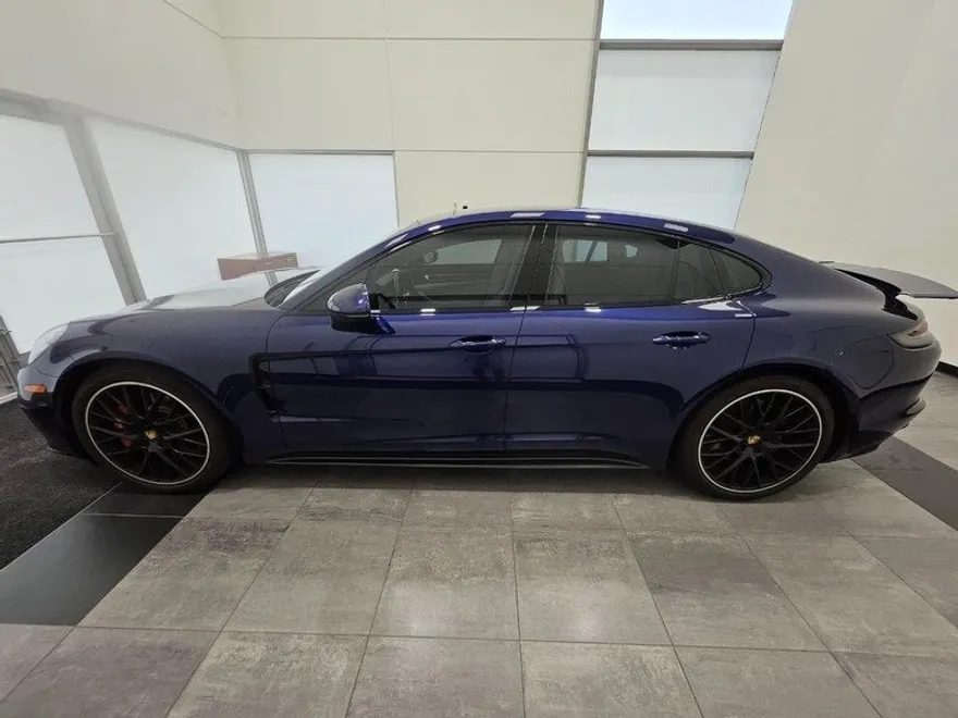 2020 Porsche Panamera GTS photo 2