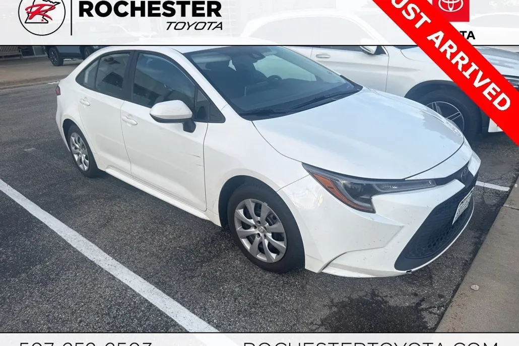 2020 Toyota Corolla LE photo 1