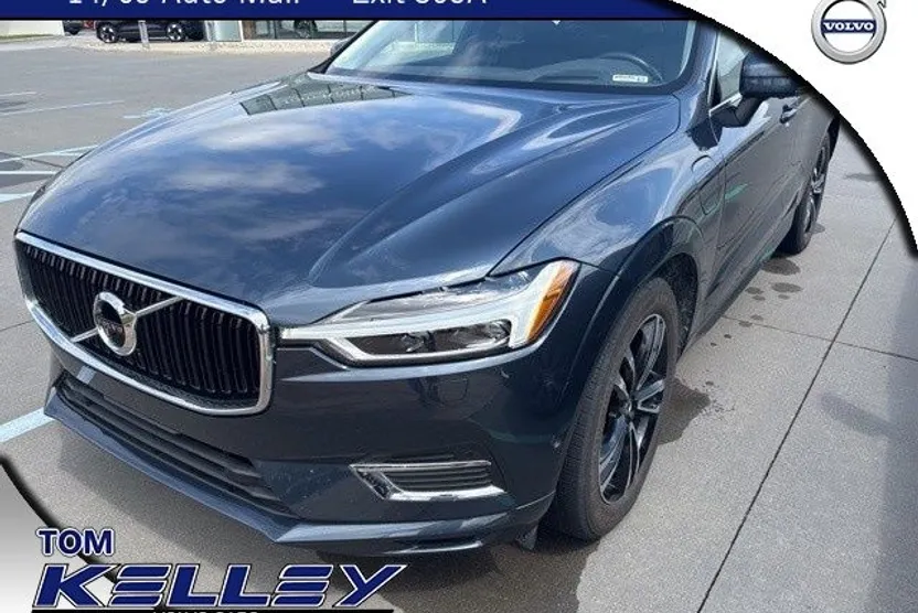 2019 Volvo XC60 Hybrid T8 Momentum photo 1