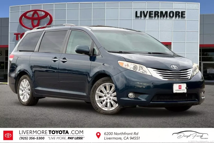 2012 Toyota Sienna Limited photo 1