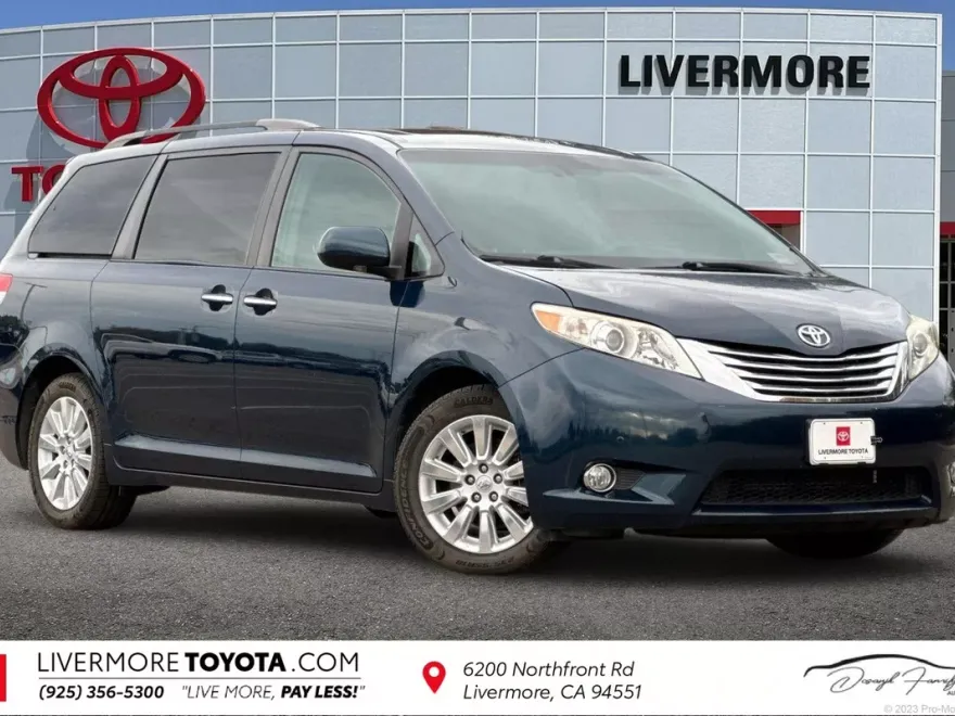 2012 Toyota Sienna Limited photo 1