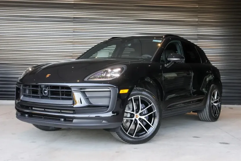 2025 Porsche Macan Base photo 1