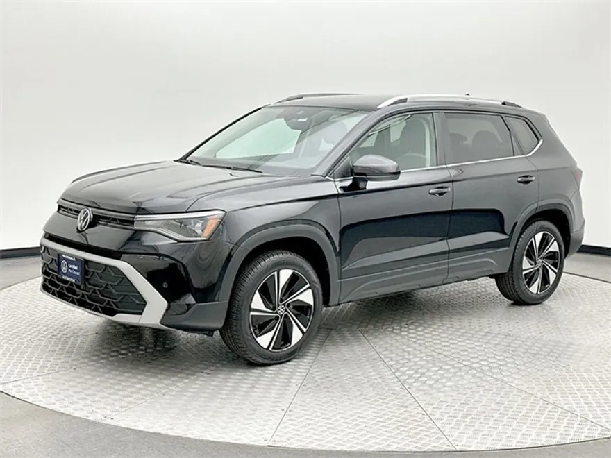 2025 Volkswagen Taos SE photo 1