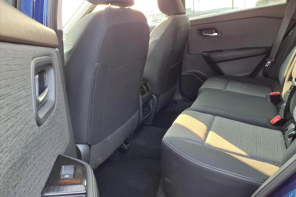 2023 Nissan Rogue SV photo 1