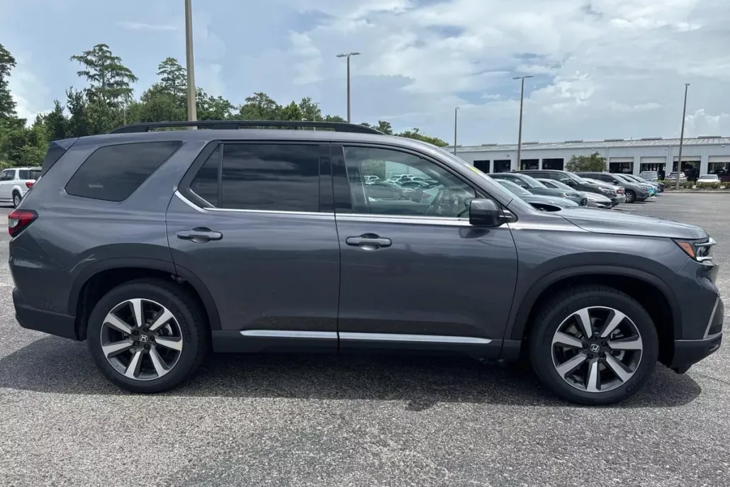 2025 Honda Pilot Touring photo 1