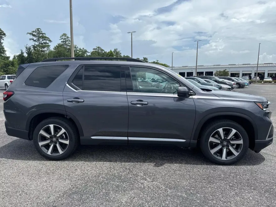 2025 Honda Pilot Touring photo 1