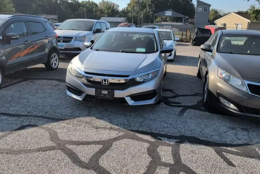 2018 Honda Civic LX photo 1