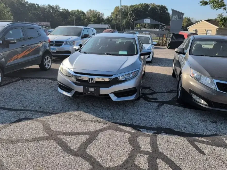2018 Honda Civic LX photo 1