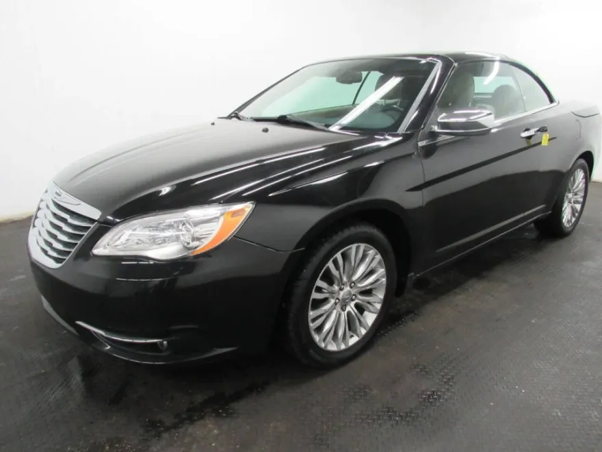 2011 Chrysler 200 Limited photo 1
