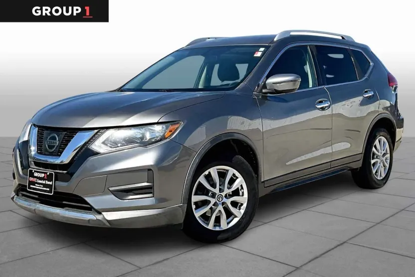 2017 Nissan Rogue SV photo 1