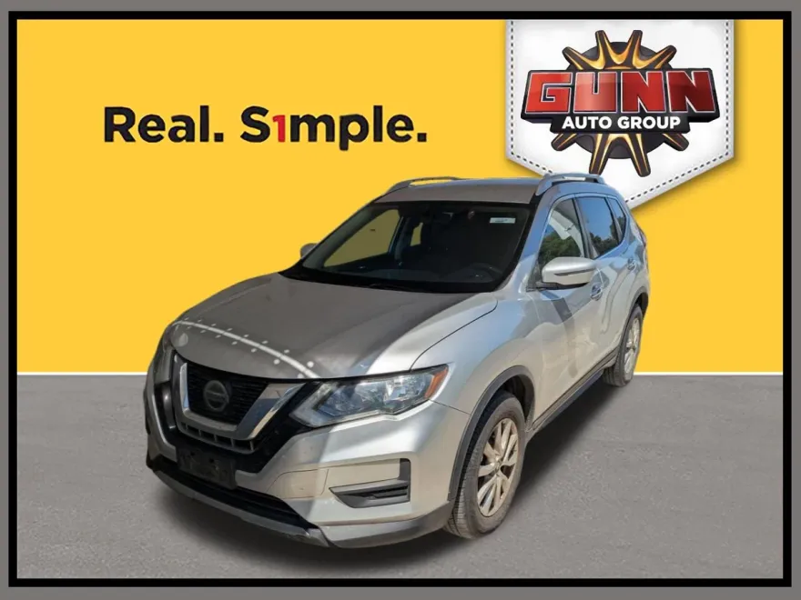 2018 Nissan Rogue SV photo 1