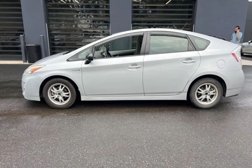 2011 Toyota Prius Three photo 1