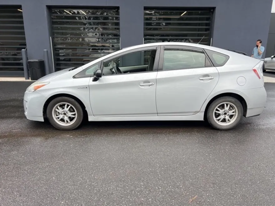 2011 Toyota Prius Three photo 1