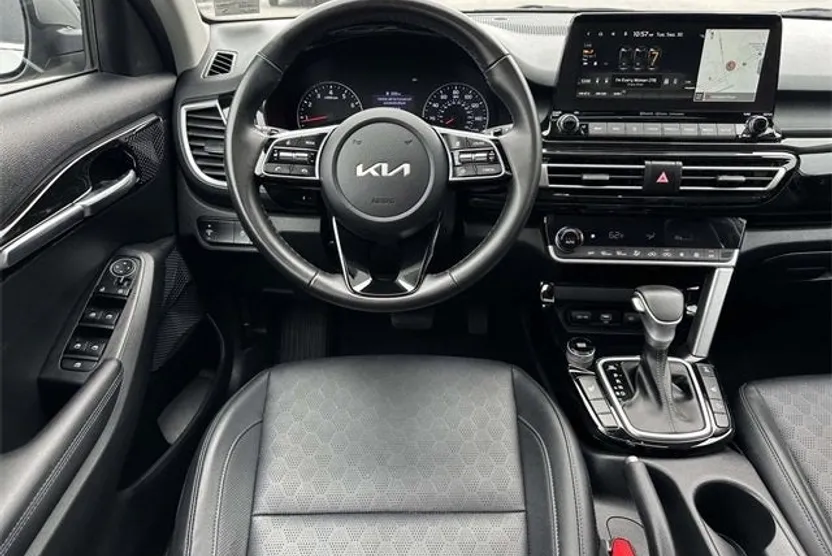 2022 Kia Seltos EX photo 1