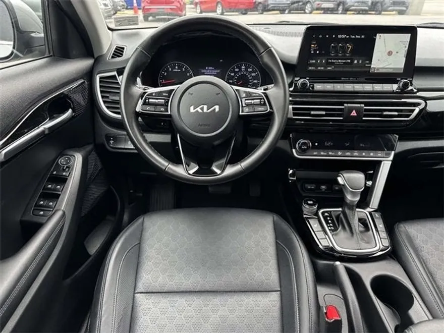 2022 Kia Seltos EX photo 1