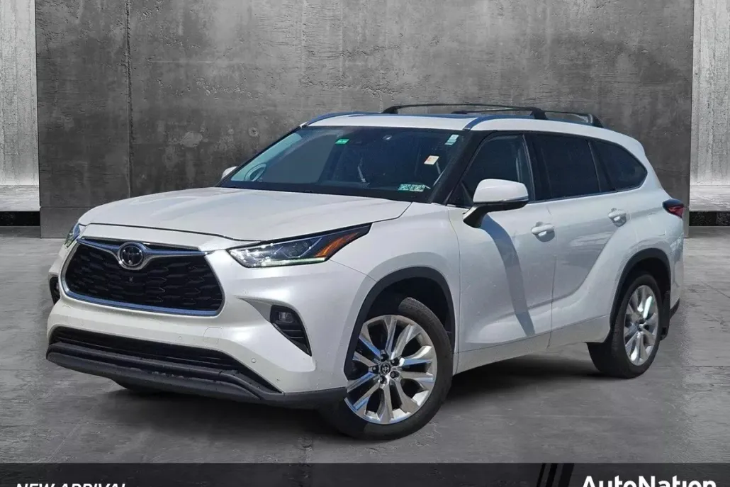 2022 Toyota Highlander Limited photo 1