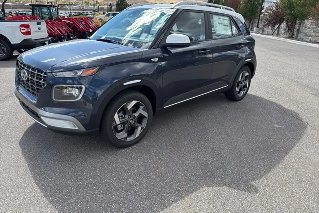 2025 Hyundai Venue Limited photo 1