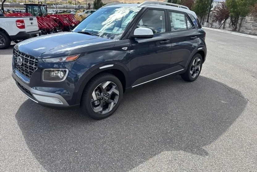 2025 Hyundai Venue Limited photo 1