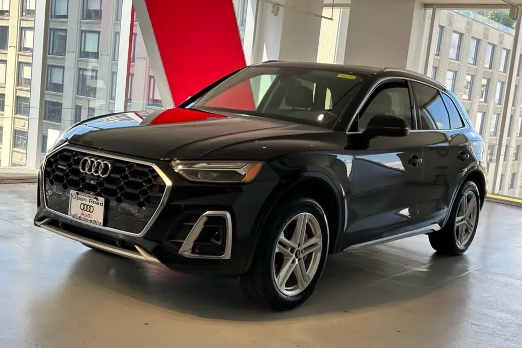 2021 Audi Q5 Premium Plus 55 TFSI e photo 1