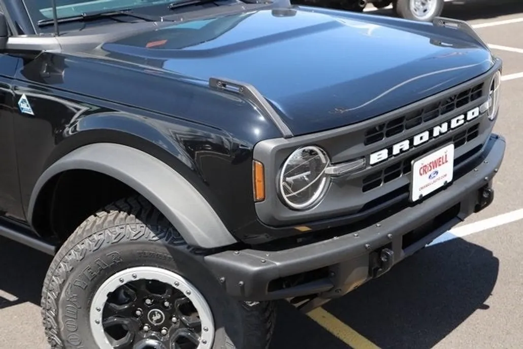 2024 Ford Bronco Black Diamond photo 1