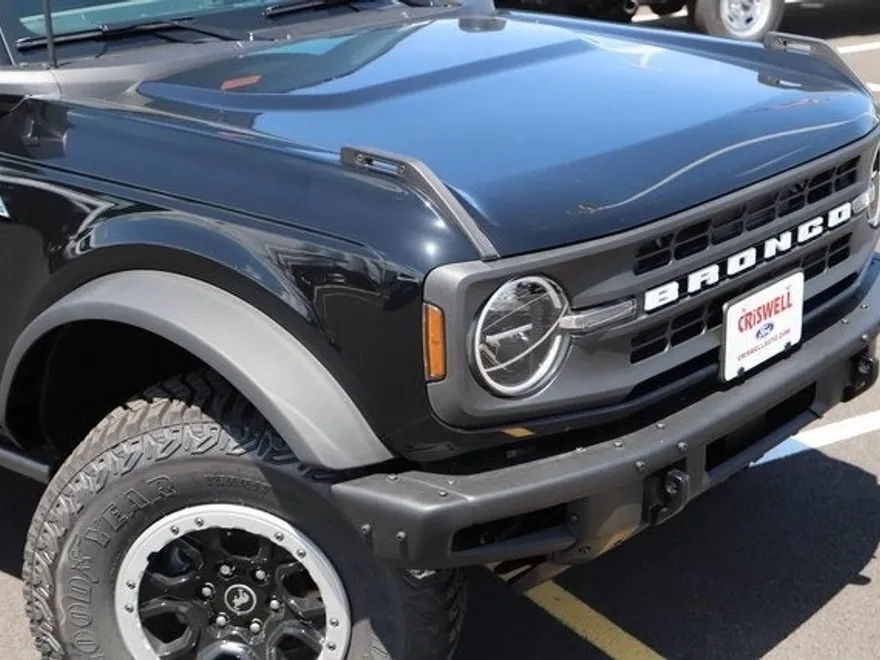 2024 Ford Bronco Black Diamond photo 1