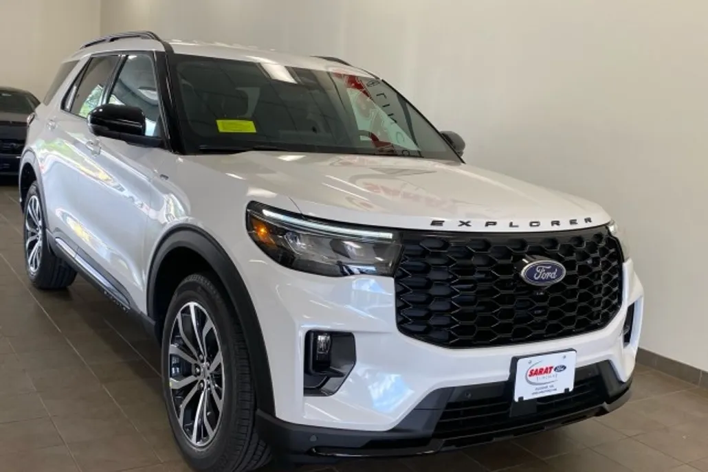 2025 Ford Explorer ST-Line photo 1
