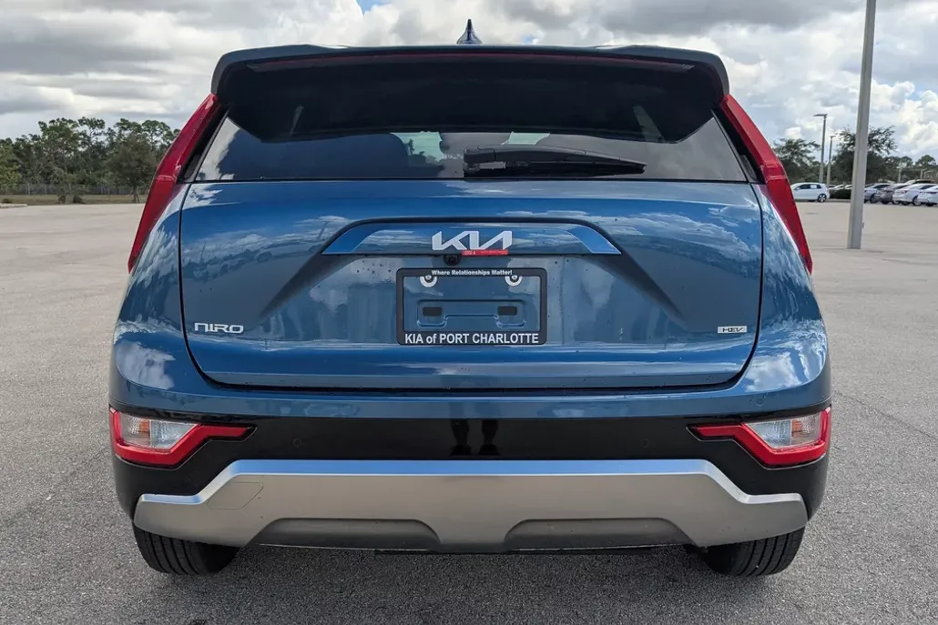 2025 Kia Niro SX Touring photo 1
