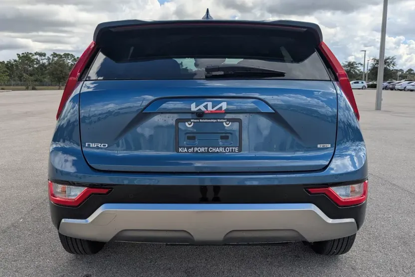 2025 Kia Niro SX Touring photo 1