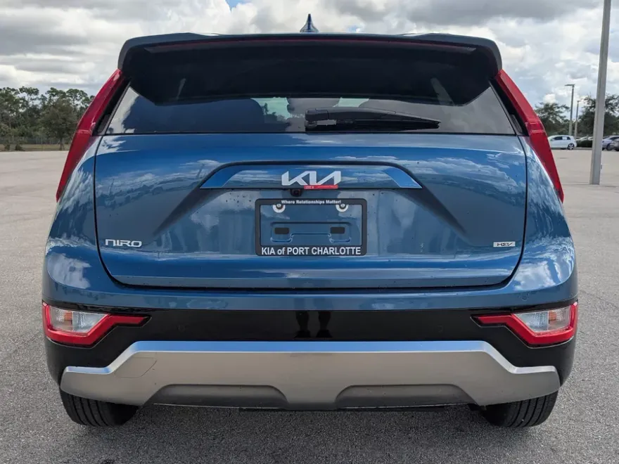 2025 Kia Niro SX Touring photo 1