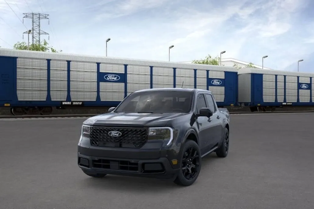 2025 Ford Maverick Lariat photo 1