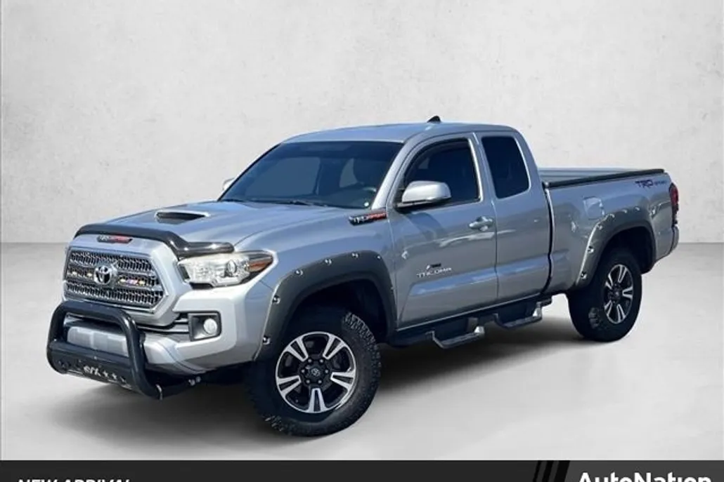 2016 Toyota Tacoma TRD Sport photo 1