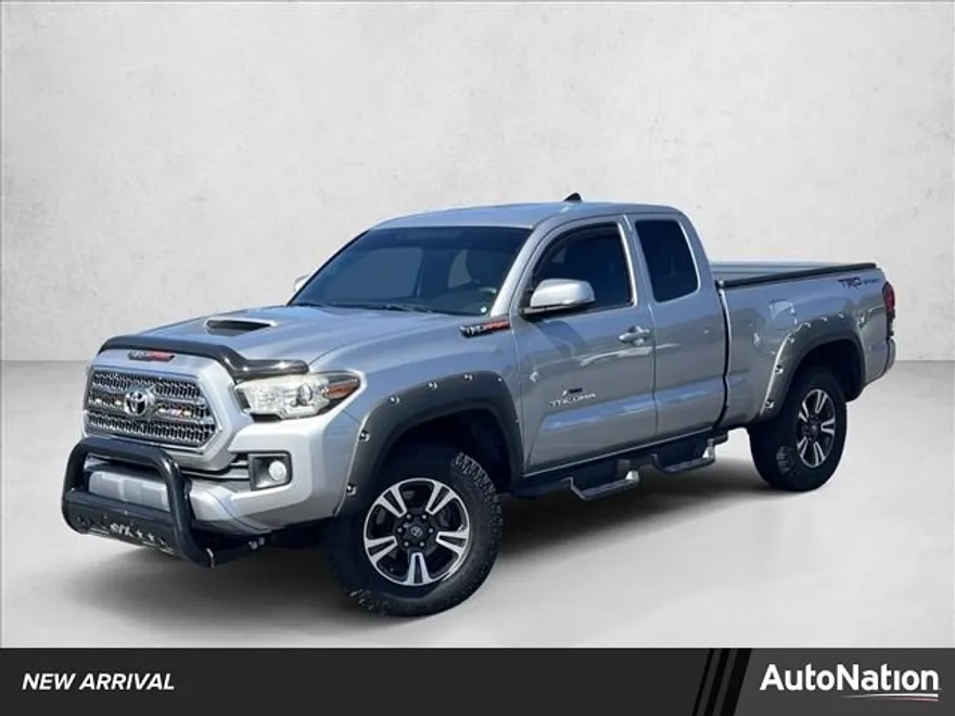 2016 Toyota Tacoma TRD Sport photo 1